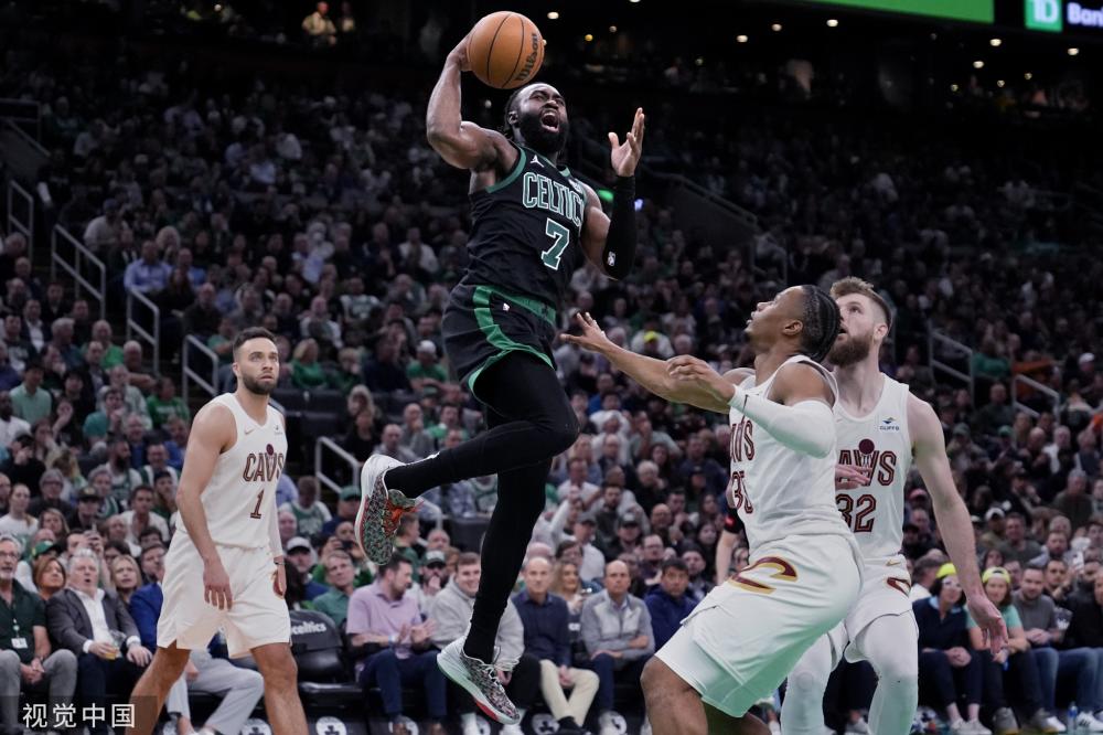 NBA：凯尔特人队客场111-101猛龙队.