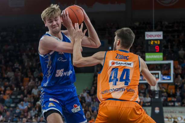 如今却在斯 如今却在斯