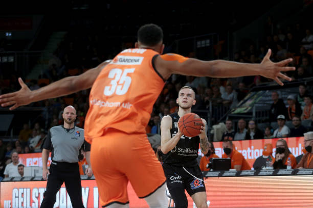 或通过定位 或通过定位